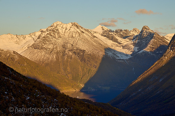LG2407_194_1280_C