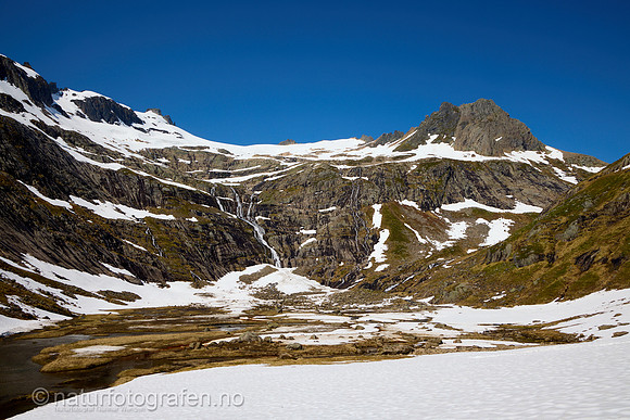 LF2404_003_1280_C
